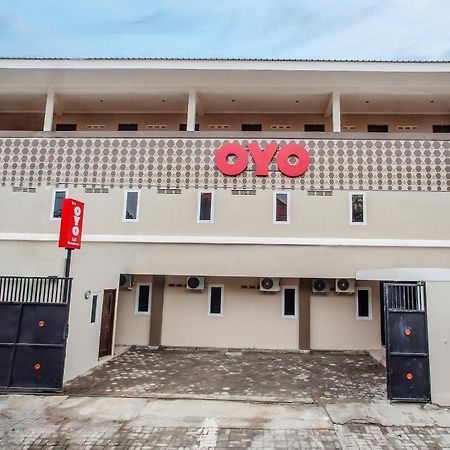 Super Oyo Capital O 134 Lg Residence Surabaya Ngoại thất bức ảnh