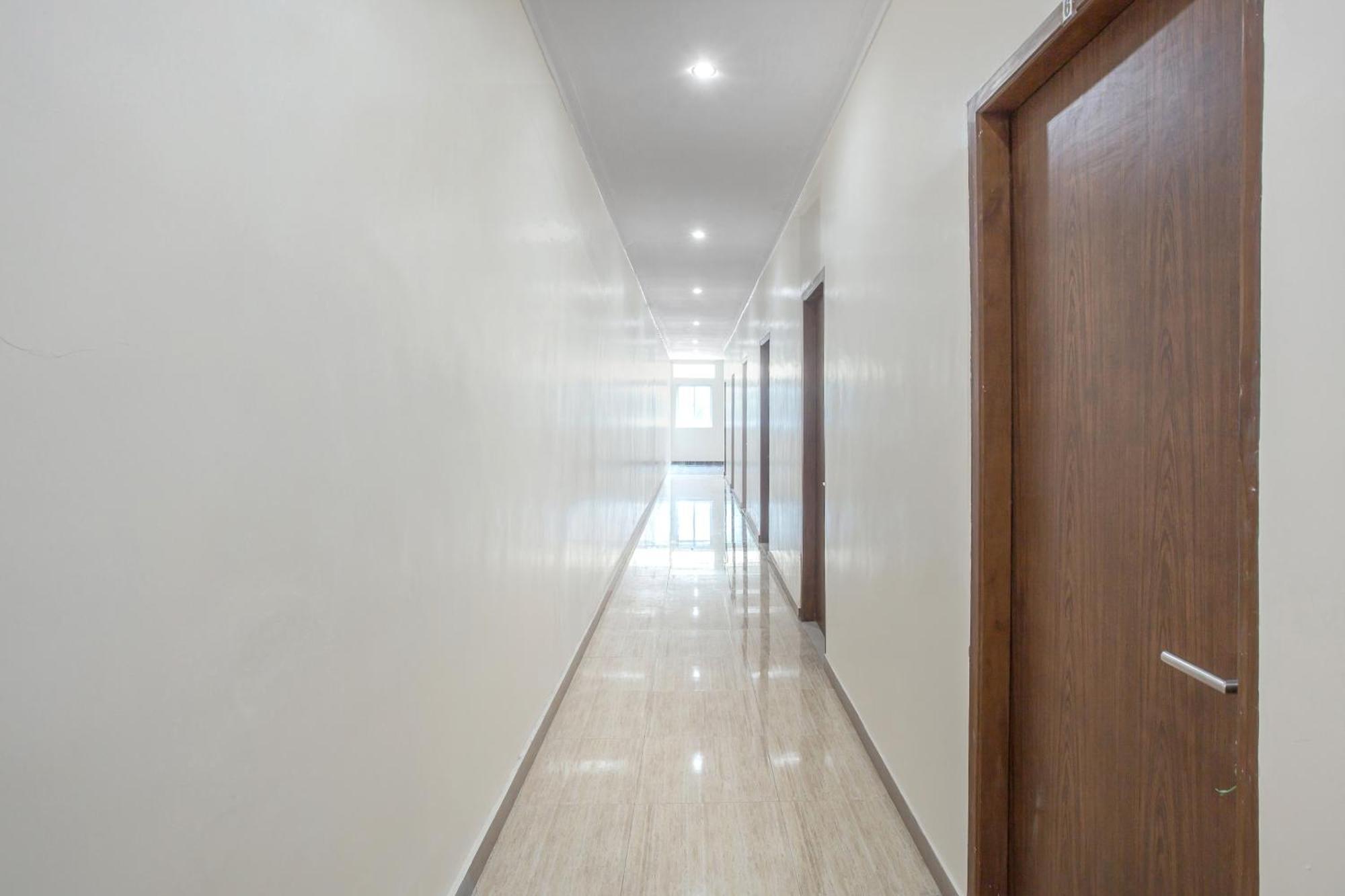 Super Oyo Capital O 134 Lg Residence Surabaya Ngoại thất bức ảnh