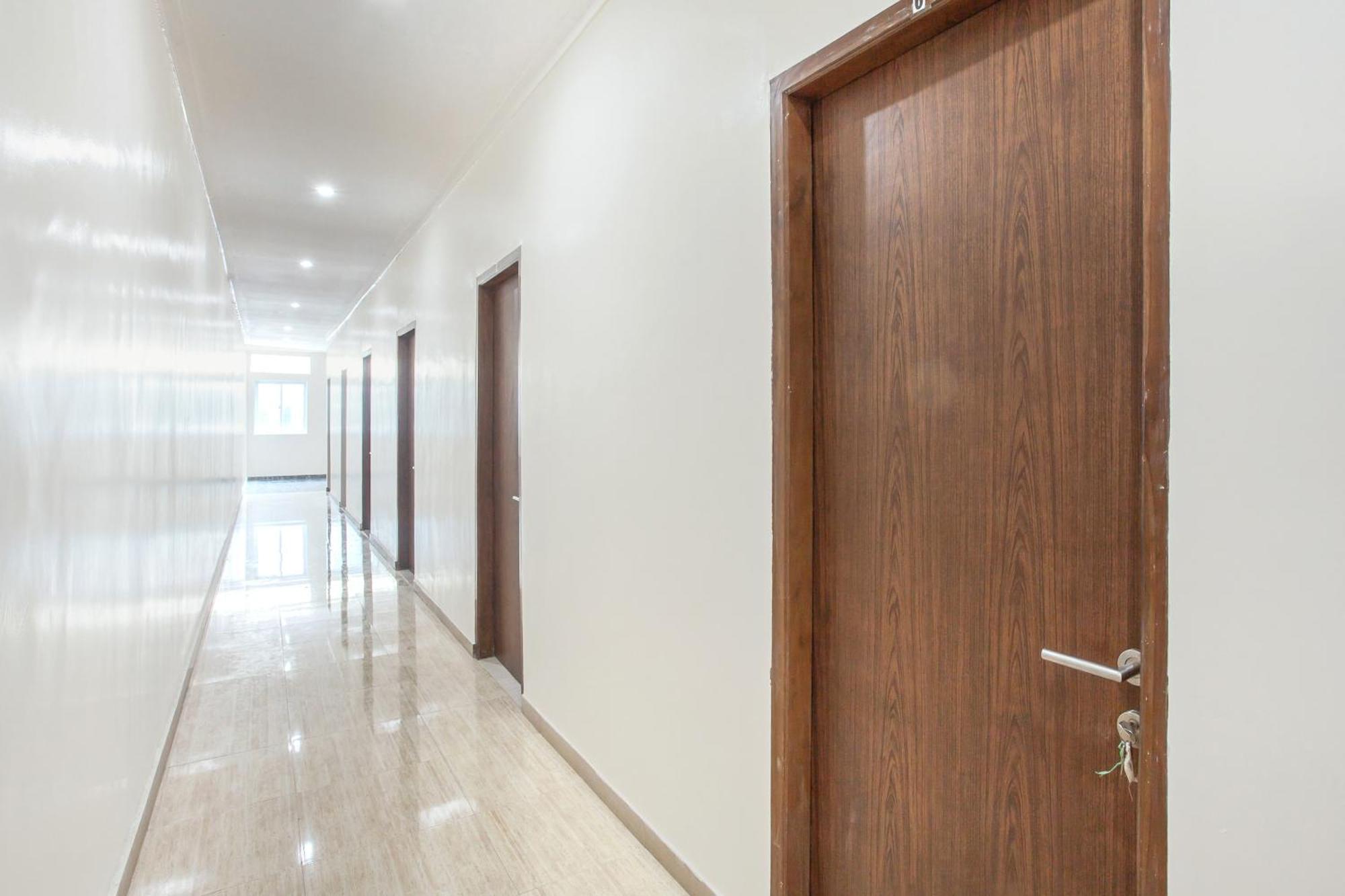 Super Oyo Capital O 134 Lg Residence Surabaya Ngoại thất bức ảnh